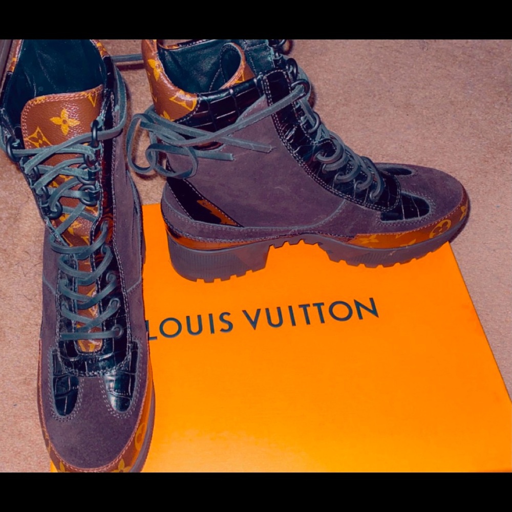 Louis Vuitton Laureate Boots size 39